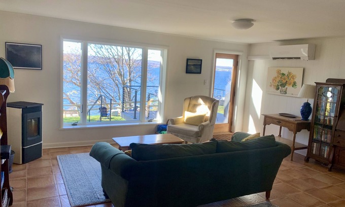King Ferry Cottage | Remodeled Cayuga Lake Cottage - nice yard & waterfront, near Treleaven winery