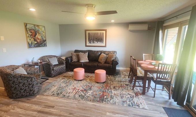 Bartlett Condo | Remodeled Condo| Mins to attractions| Nordic Village Amenities