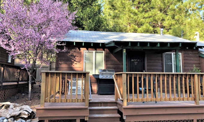 Peninsula Village Cabin | Remodeled cozy 2-bedroom cabin, pet friendly, free boat launch & slip, lakeside