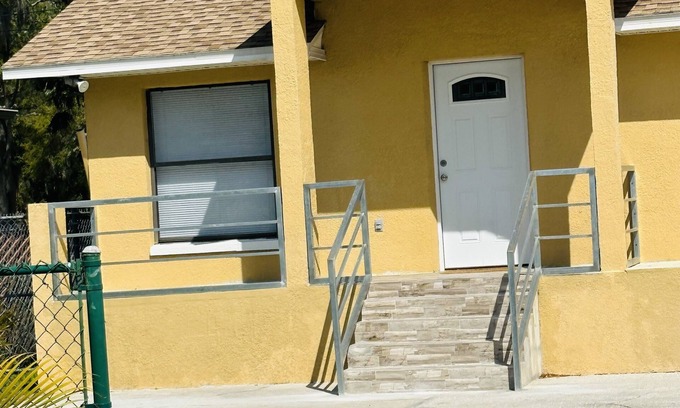 Ruskin Villa | Remodeled Duplex. Close to apollo Beach and places to eat and entertainments.