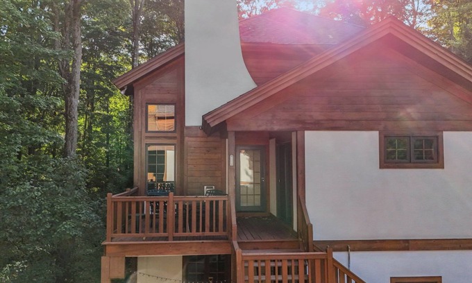 Boyne Falls Condo | Remodeled | Game Room | gas Fireplace | Walking Distance to the Slopes!