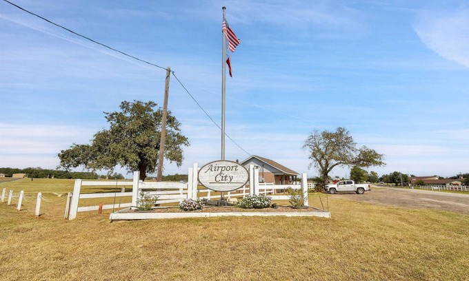 Hilltop Lakes Resort | Remodeled Hill top lake house