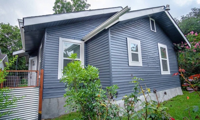 Mahncke Park Apartment | Remodeled Modern 1BR/1BA Apt2 Near Dtwn 5min Pearl