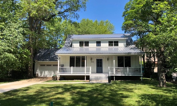 Michiana House | Remodeled Spacious Farmhouse-1 Block to Beach w/Gourmet Kitchen & Enclosed Porch