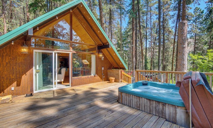 Naches Cabin | Remote Escape: Peaceful Cabin Near Naches River