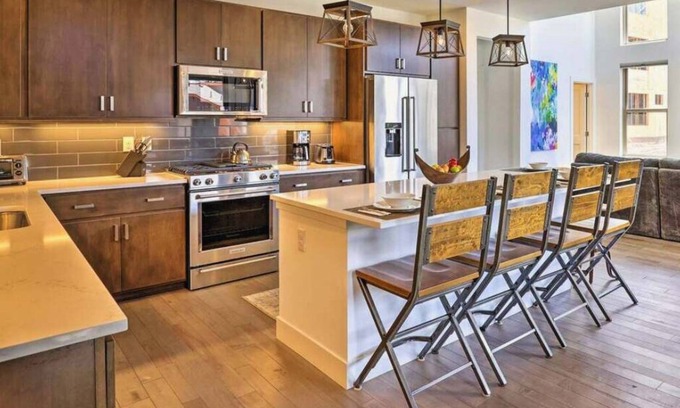 Rendezvous Apartment | Rendezvous Retreat | Sleeps 8 | Game Night Ready