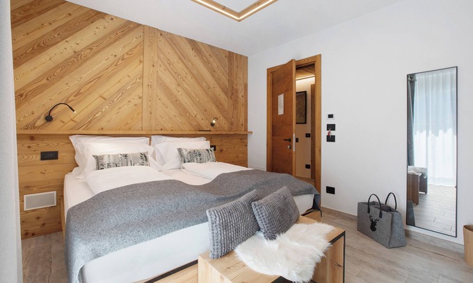 Saint-Pierre Apartment | 'Renetta' Room with Mountain View, Wi-Fi and Air Conditioning
