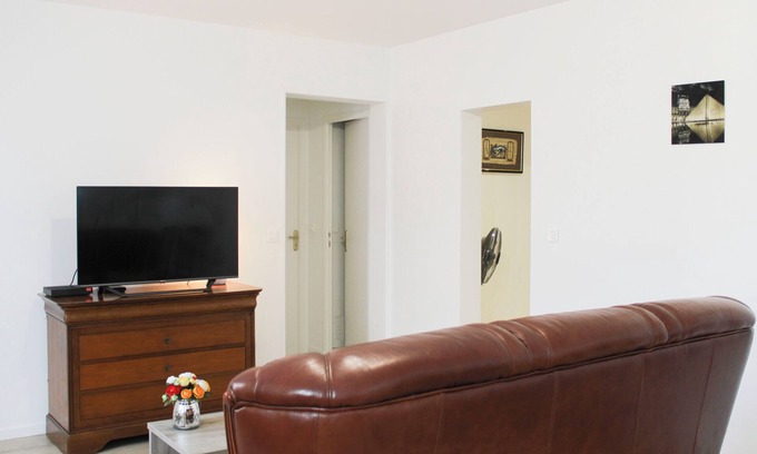 Drancy Apartment | Renovated 2-bedroom apartment