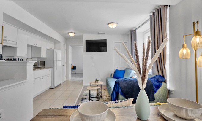 Germantown Apartment | Renovated 2BR in Germantown