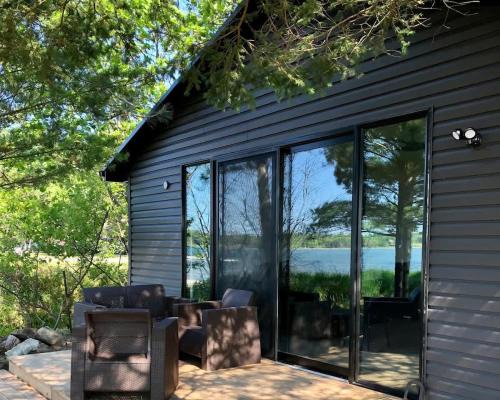 Carling House | Renovated 3-Bedroom Cottage in Georgian Bay #12