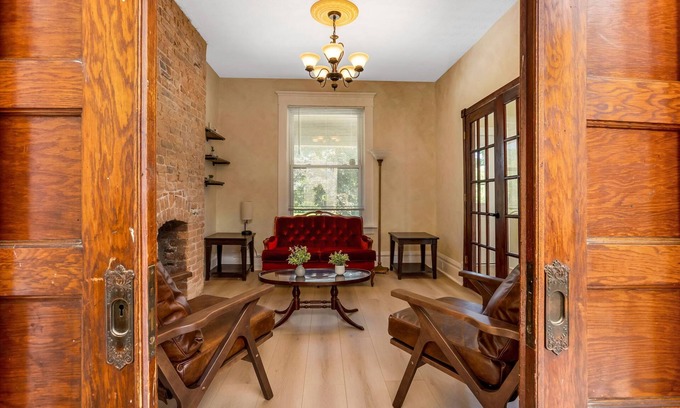 Franklin Park House | Renovated 3BD/2.5 BA On Franklin Park Conservatory! Private Gate to East Market