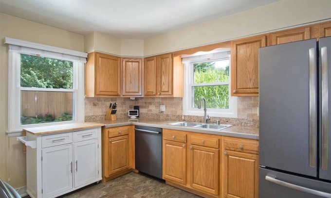 Madison House | Renovated 4 BR Home Near Madison