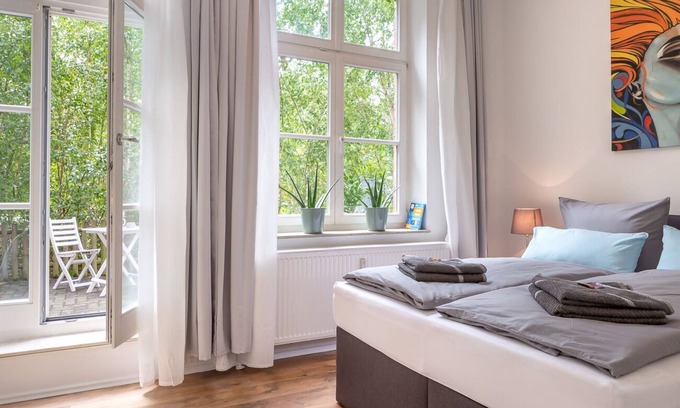 Bad Oeynhausen Apartment | Renovated apartment with Netflix & box spring bed