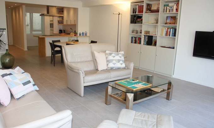 Knokke Apartment | Renovated apartment (115m²) in the heart of Knokke at 750m from the beach