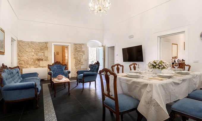 Ragusa House | Renovated apartment in manor house with free parking and free wifi