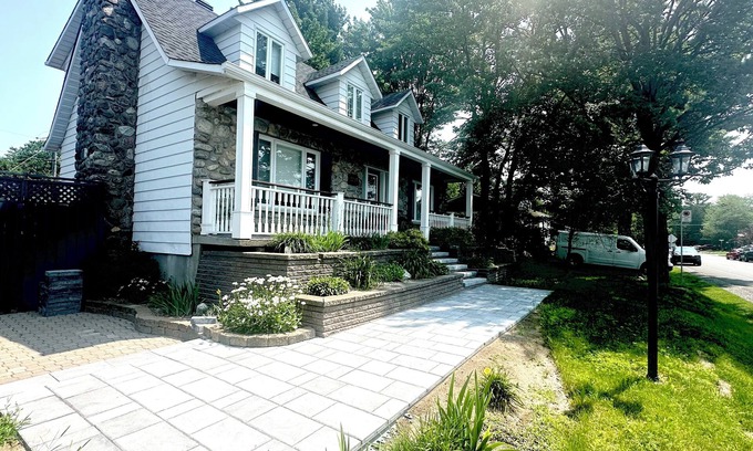 Les Moulins Regional County Municipality House | Renovated Canadian-Style Home, Near Everything !