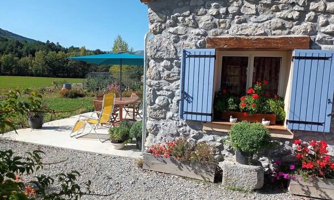 Savournon House | Renovated farmhouse in Savournon. Open countryside, at the foot of Jubeo mountain.