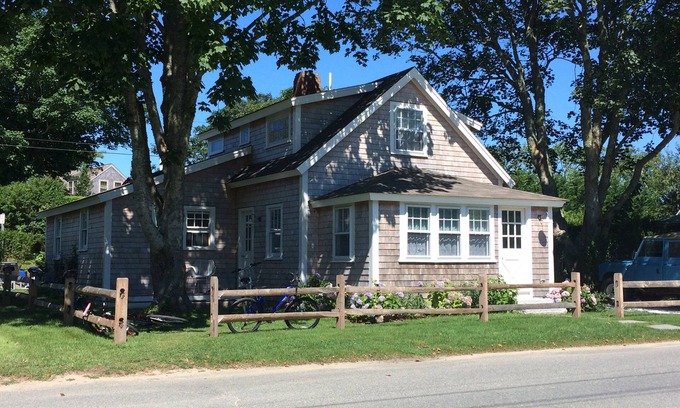 Siasconset House | Renovated historic house and detached cottage