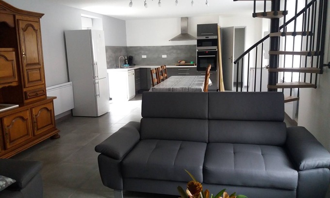 Flaviac House | renovated holiday home - sleeps 8