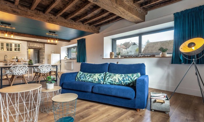 Cenans Cottage | Renovated house by the Ognon with large garden and private beach