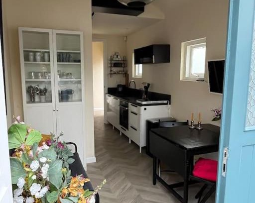 Duinzigt Apartment | Renovated & private Tinyhouse Den Haag short stay appartment