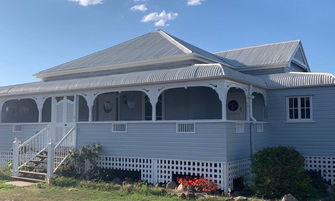 Warwick House | Renovated Queenslander with a pool - close to town!