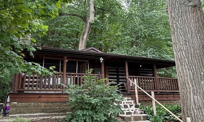 Fort Hancock Cabin | Renovated Summer Cabin in Atlantic Highlands – Walk to NYC Ferry!