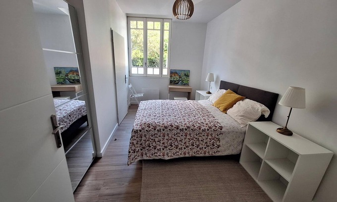 Cauderan Apartment | Renovated T2 apartment with garden, garage, close to center, easy access.