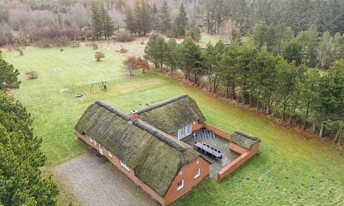 Øby House | Renovated thatched pool house by the North Sea for 16 people.