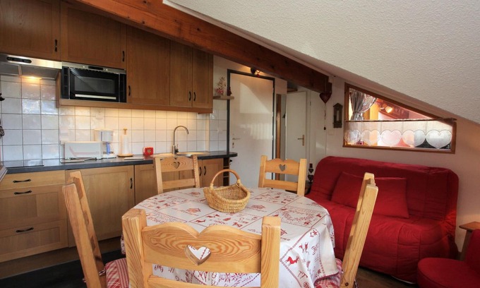 La Toussuire Apartment | Renovated Top-floor Apt, South Balcony, 400m to Slopes, Ski Locker, Sleeps 4