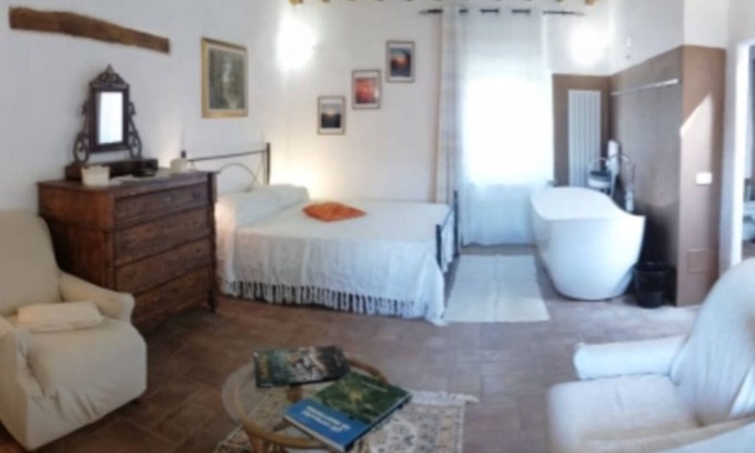 Castel del Piano House | Renovated Tuscan-style country house