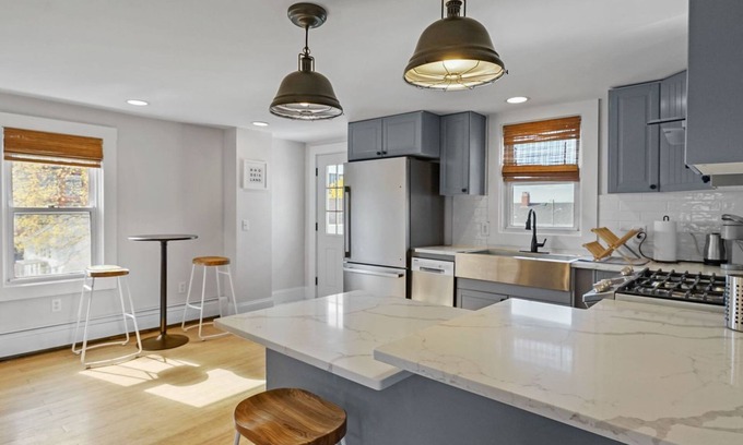 Warren House | Renovated Water Haus ⎥ +8 beds ⎥ Historic Waterfrontnn