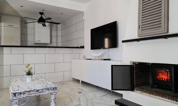 Castillo de Sabinillas Apartment | Rental-Modern-Private Bathroom