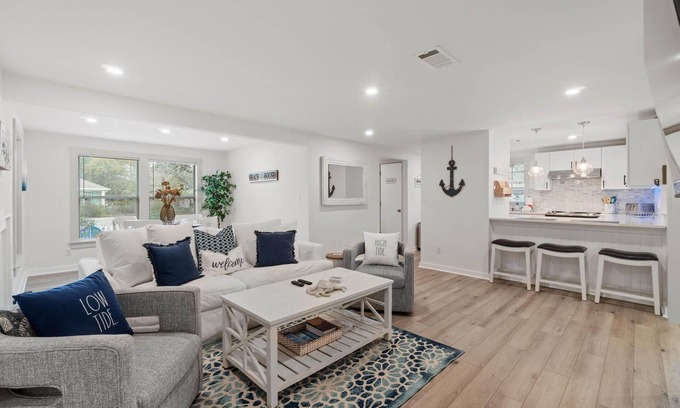 Gulfview Heights House | Reserve for Summer Now! Non Shedding Dog friendly - Gulf Coast FL Beach Bungalow