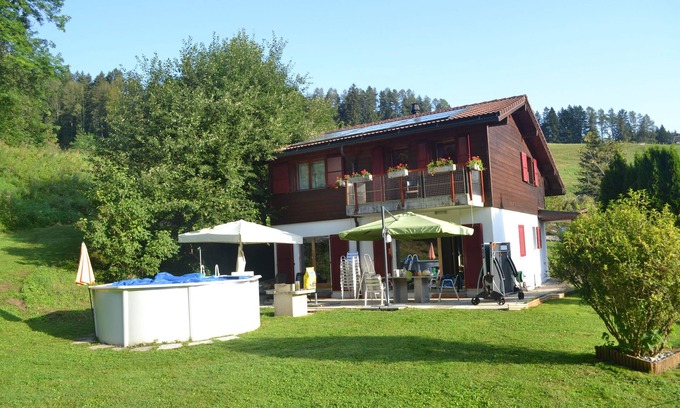 Enney Villa | Residence des Papaillons in the center of Gruyère in a holiday region.