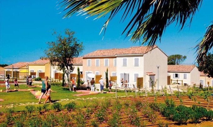 Calvisson House | Residence in the Mas des Vignes area, 2 swimming pools, parking, 6 people