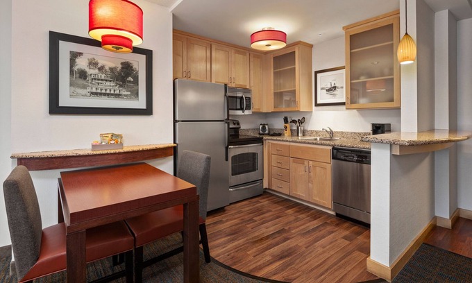 Plymouth Hotel | Residence Inn by Marriott Minneapolis Plymouth