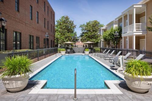 Old West Broad Neighborhood Hotel | Residence Inn Savannah Downtown Historic District