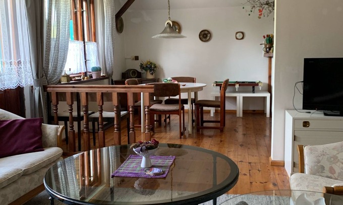 Szczytno Apartment | Residence with the charm of picturesque home and sophisticated painting gallery