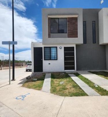 San Luis Potosi House | Residencia en zona industrial