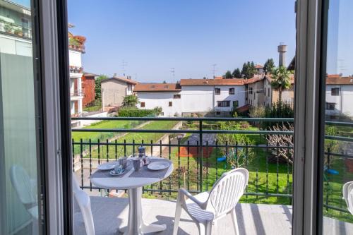 Arona Apartment | Residenza La Ruota Geranio