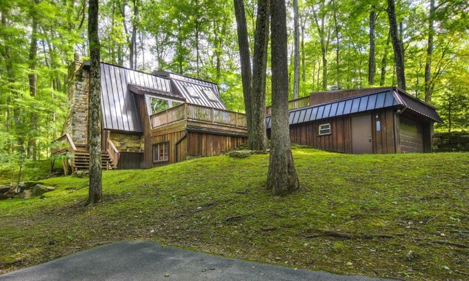 Treasure Lake House | Resort Amenities Family-Friendly DuBois Cabin