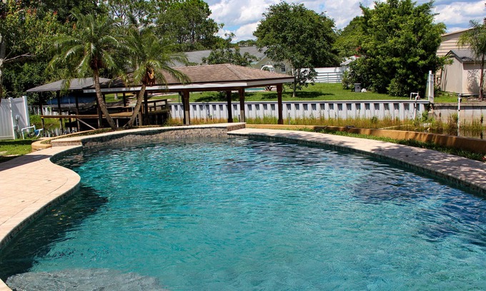 Orlando House | Resort Like Private Pool Waterfront Retreat 4/2 Home in Orlando Weekly discounts