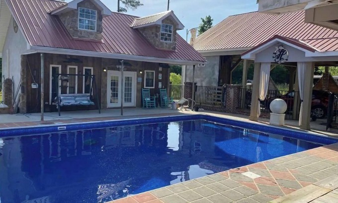 Laurel Cottage | Resort-Style Cottage w/Pool @The House on the Hill