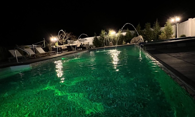 Wallkill House | Resort style house with pool