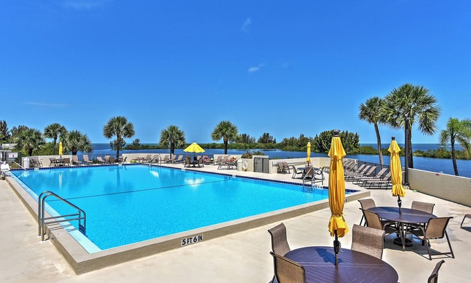 Hudson Condo | Resort-Style Hudson Condo - Spacious Private Patio