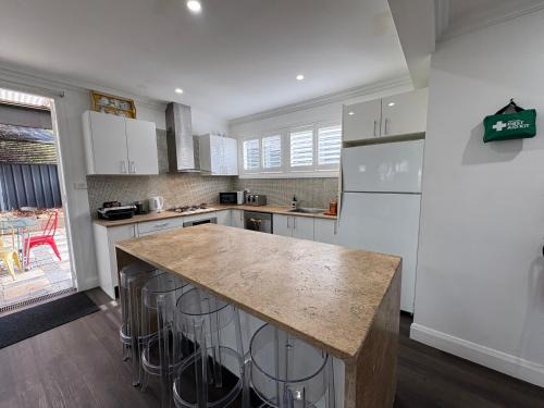 Bathurst House | Rest on Keppel