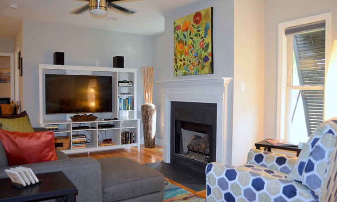 Huger House | Rest & relax at your home away from home! Gorgeous guest house near Charleston!