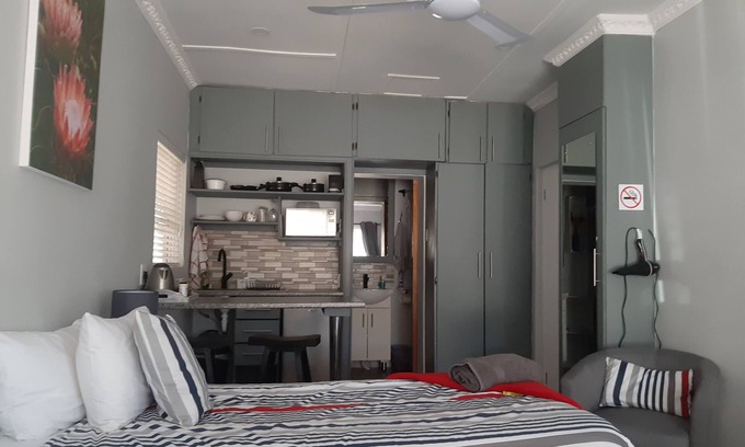 Ashton Apartment | Rest4Sure Self catering unit on Route 62