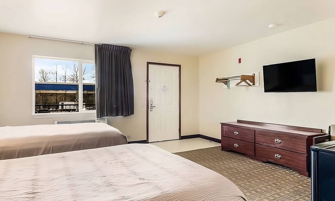 Aberdeen Hotel | Restful Vacation at GuestHouse Montesano! Minutes from Grays Harbor Raceway!